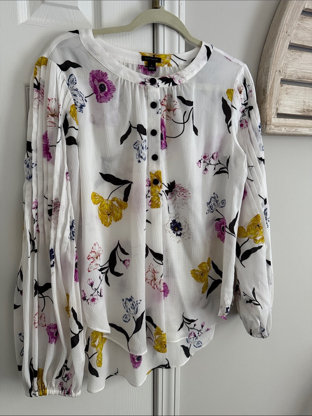 Ann Taylor Floral Button-Front Long-Sleeve Blouse in White